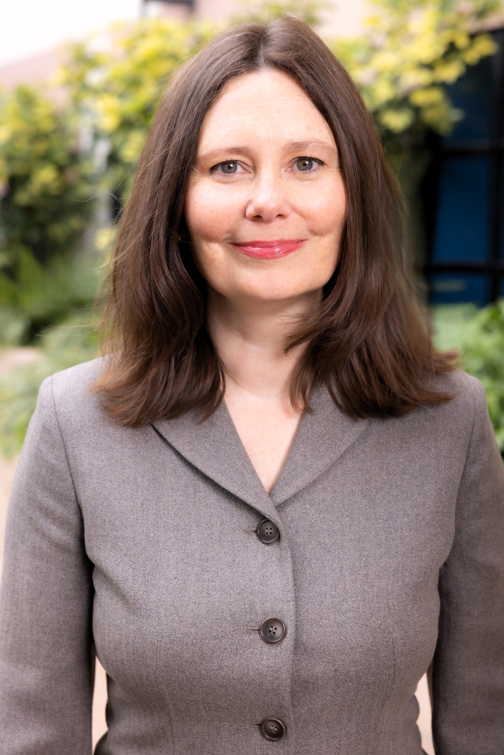 Elspeth D. Paul headshot